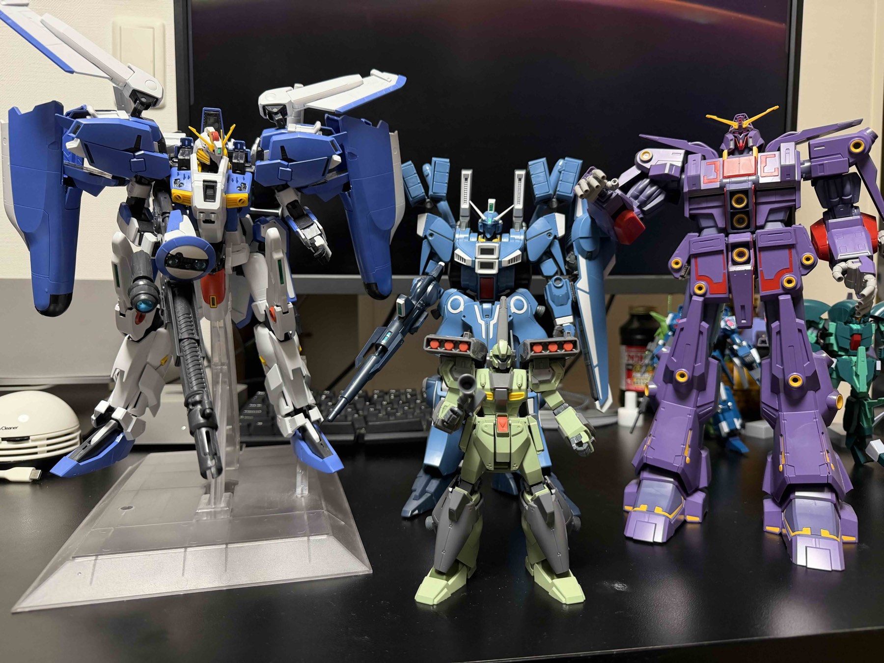 左からEx-Sガンダム、MG ガンダムMk-V、HG サイコ・ガンダムMk-II。前列中央はHG スタークジェガン