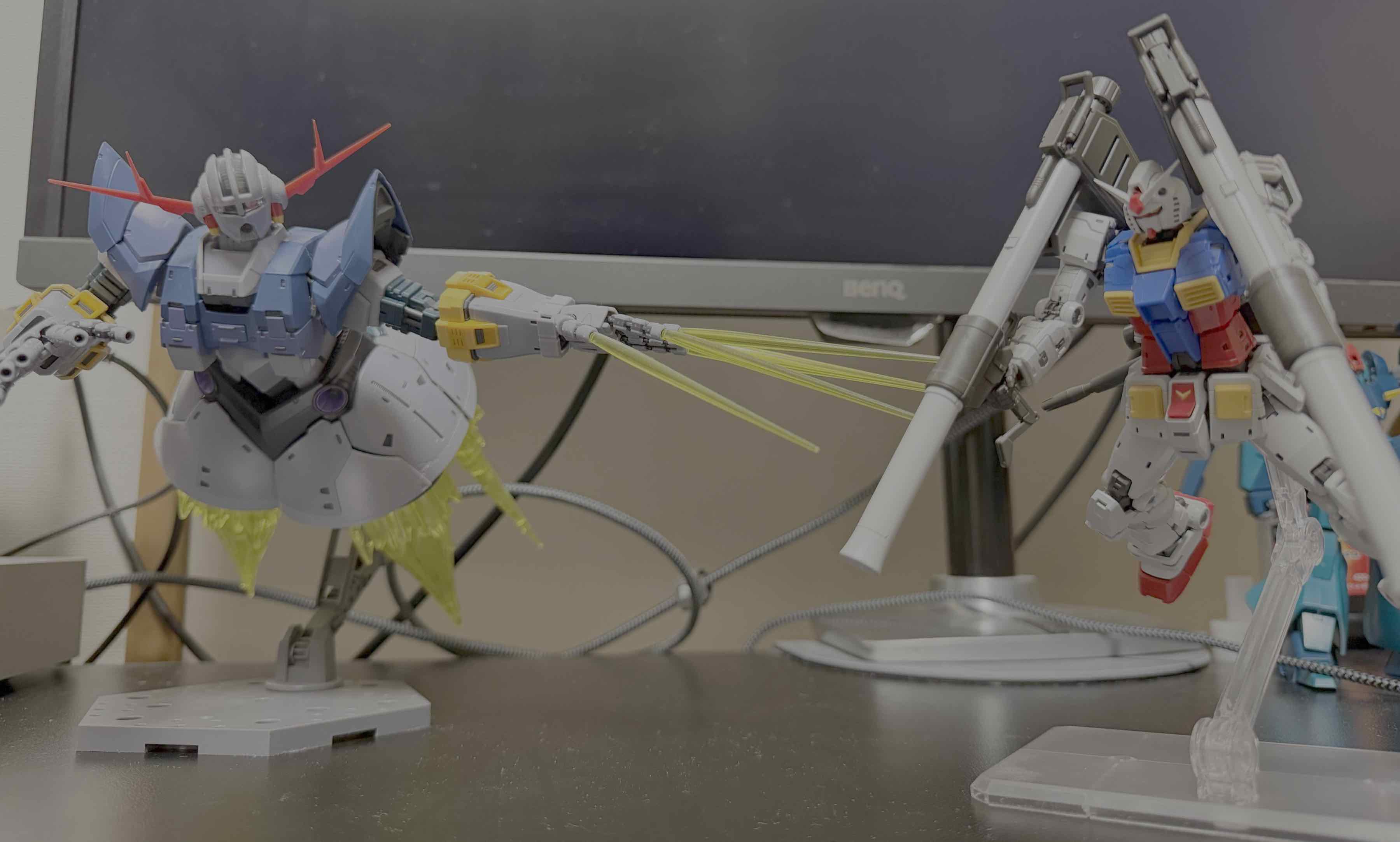 ラストシューティングの再現。右のガンダムは別売りのRG RX-78-2